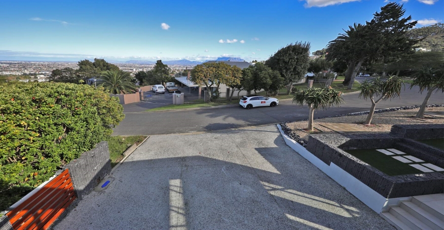 4 Bedroom Property for Sale in Loevenstein Western Cape